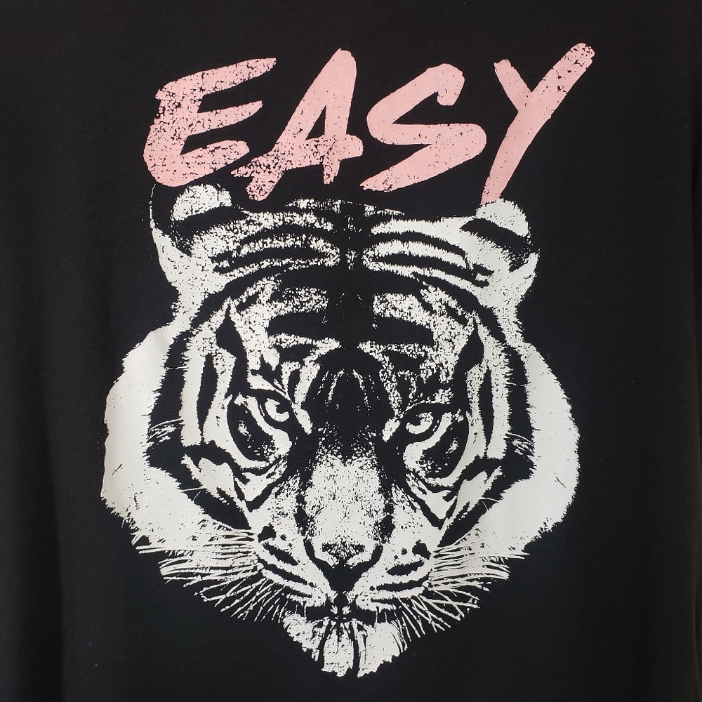 Maurices easy tiger graphic open neck short sleeve shirt woman's size me… - Picture 4 of 7
